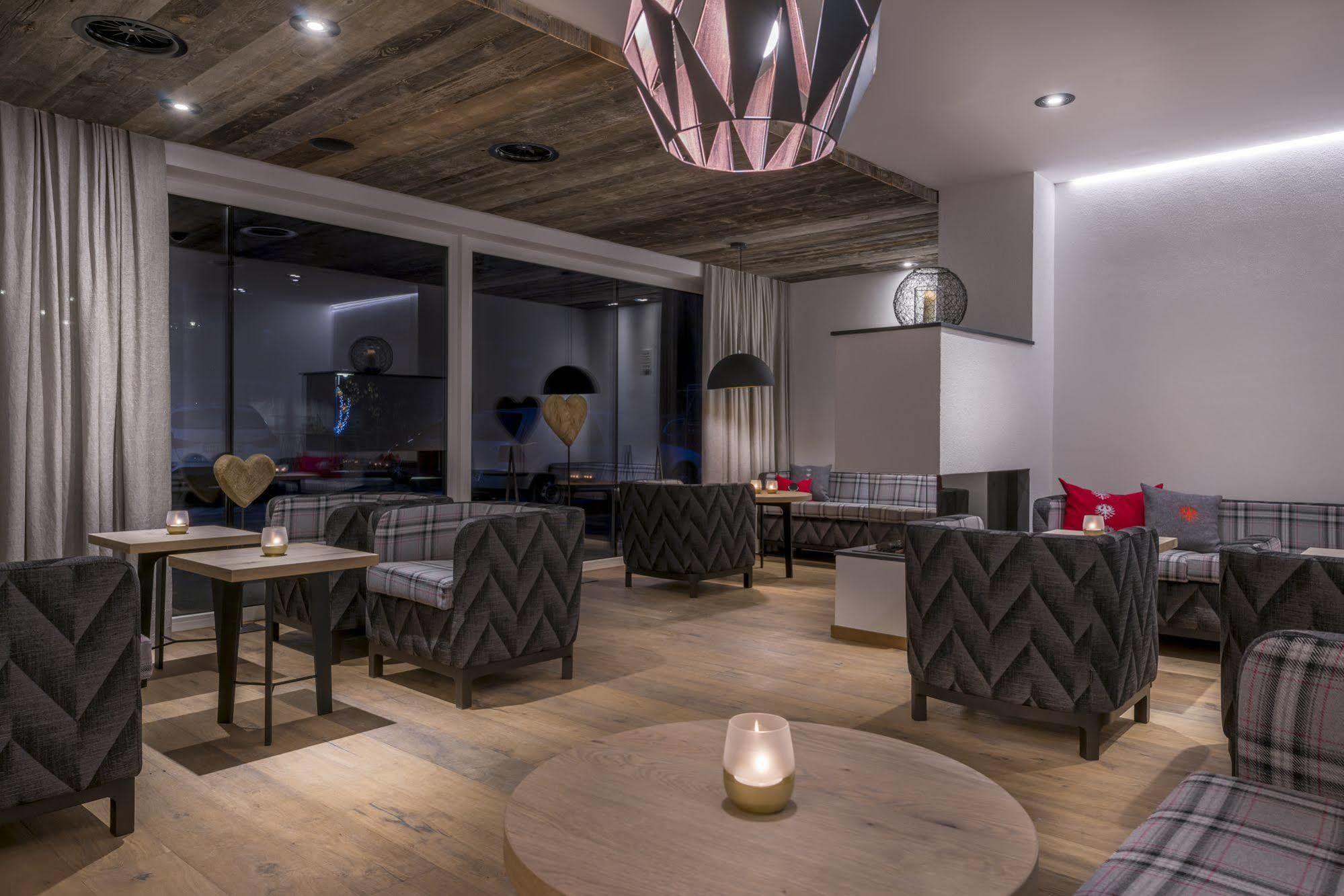 Heart Hotel Grischuna Σανκτ Αντόν αμ Άλμπεργκ Εξωτερικό φωτογραφία