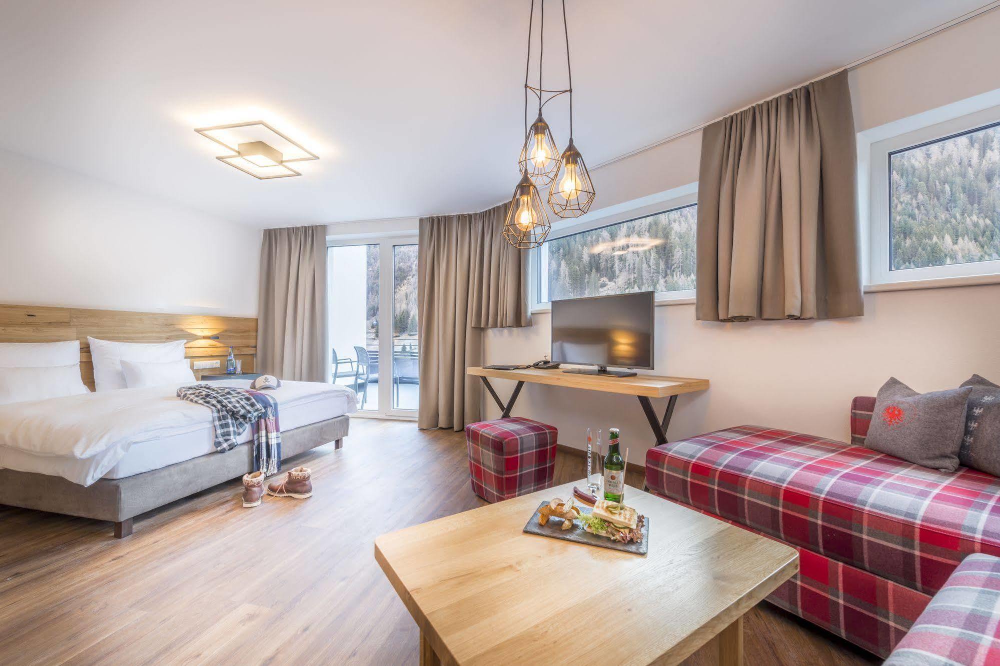 Heart Hotel Grischuna Σανκτ Αντόν αμ Άλμπεργκ Εξωτερικό φωτογραφία