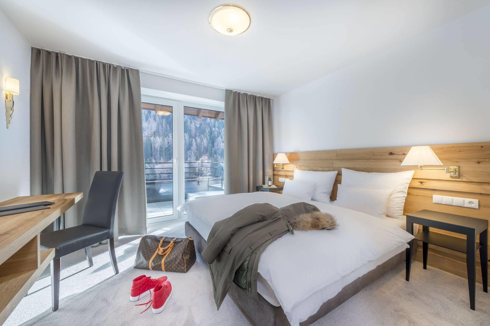 Heart Hotel Grischuna Σανκτ Αντόν αμ Άλμπεργκ Εξωτερικό φωτογραφία