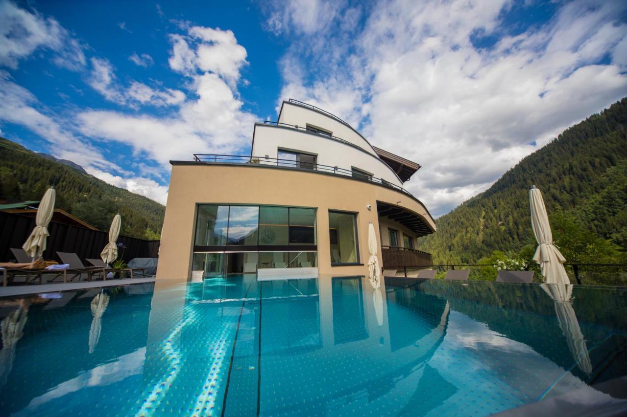 Heart Hotel Grischuna Σανκτ Αντόν αμ Άλμπεργκ Εξωτερικό φωτογραφία